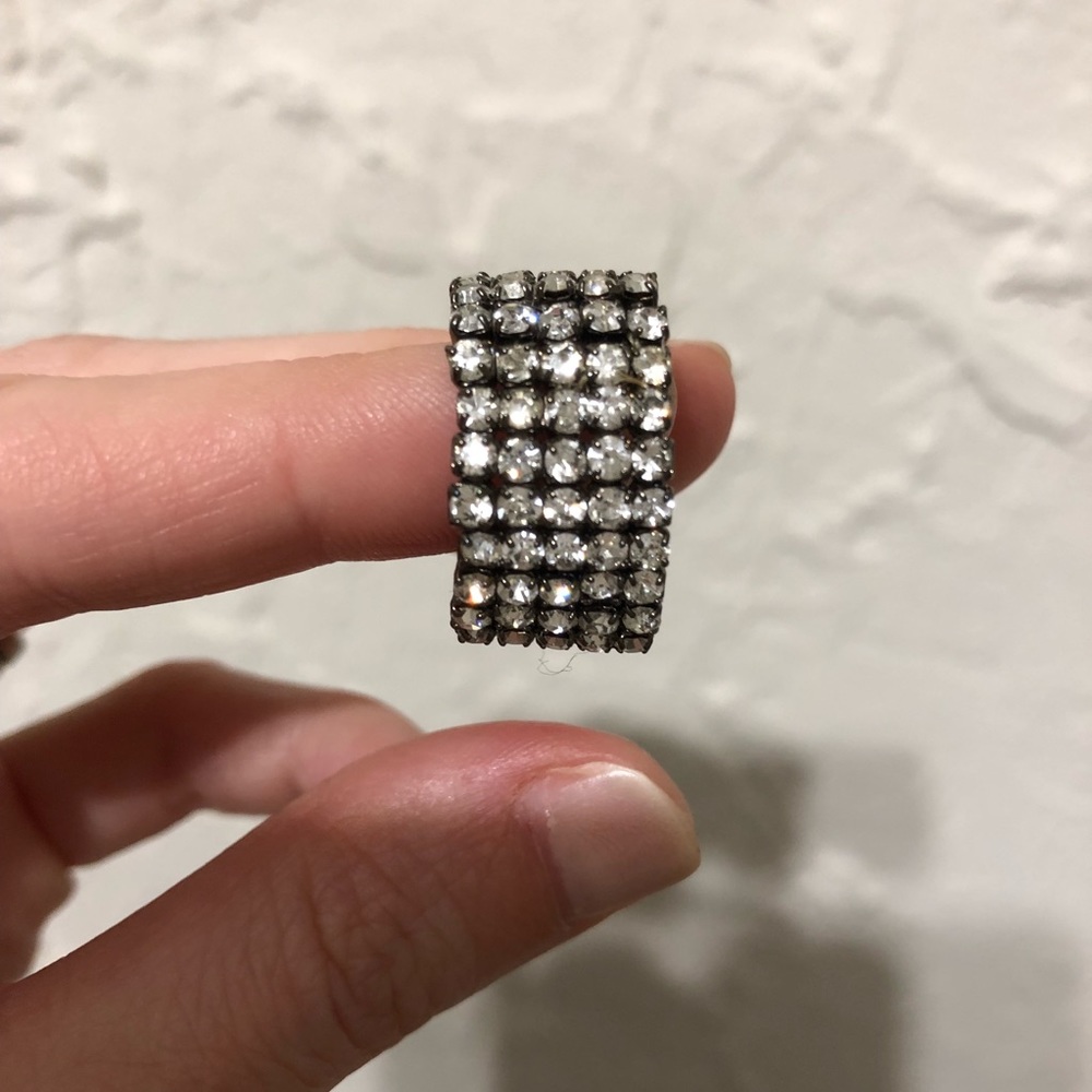 Sparkly stretch statement ring.